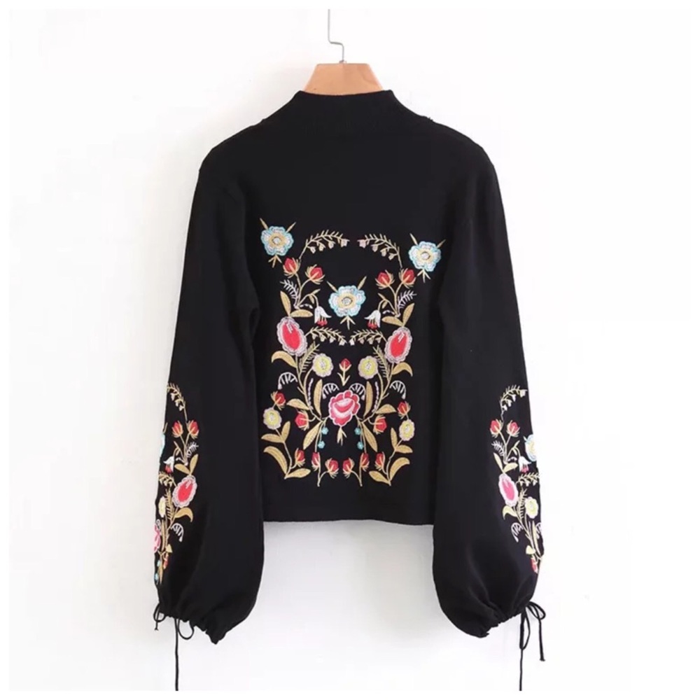💕 Black Floral Embroidery Tie Sleeve Sweater - Picture 7 of 13